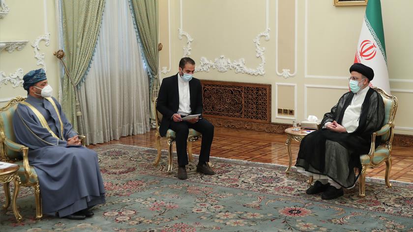 Iranpress: Oman invites President Raisi to visit Muscat