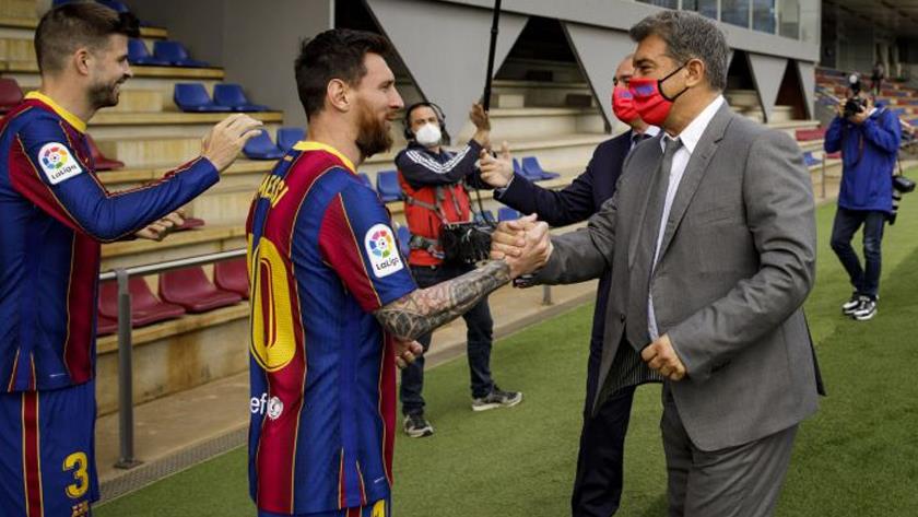 Iranpress: Messi leaving Barcelona due to financial, structural obstacles 