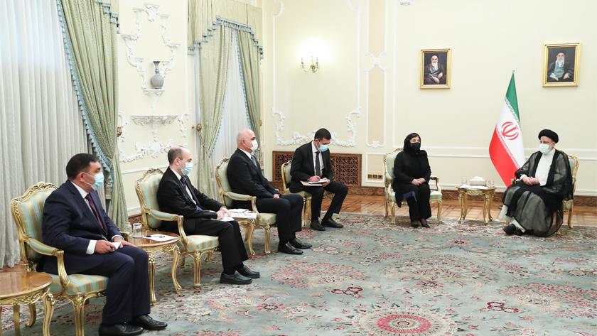 Iranpress: Azerbaijani Speaker meets with Iran President