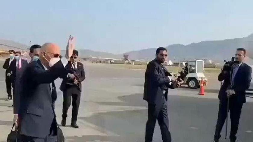 Iranpress: Afghan President Ashraf Ghani leaves country 