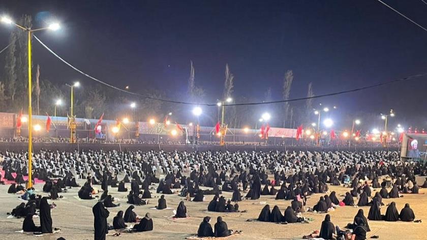 Iranpress: Ashura eve mourning ceremonies for Imam Hussain (pbuh) in Eram Park,Tehran