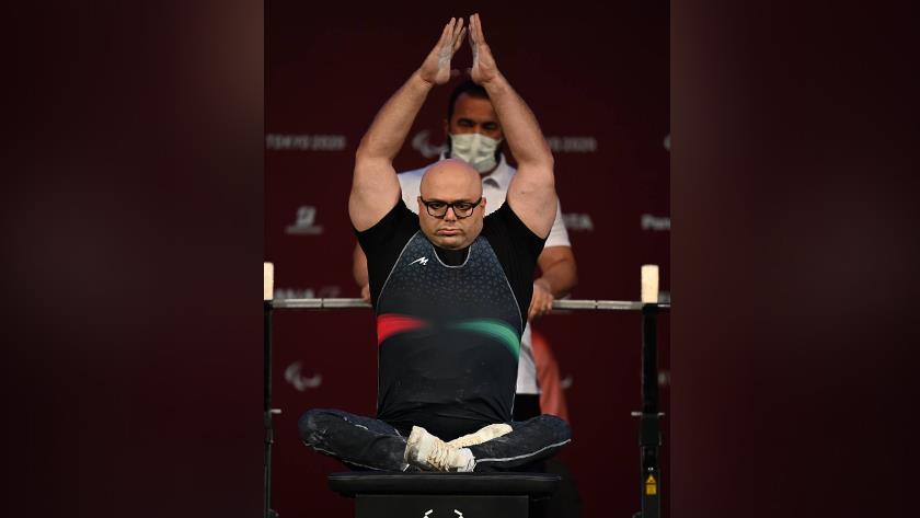 Iranpress: Iranian athlete snatches silver medal in Paralympic powerlifting