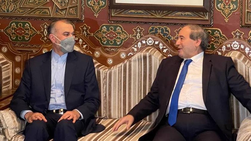 Iranpress: Iranian, Syrian FMs discuss bilateral, int