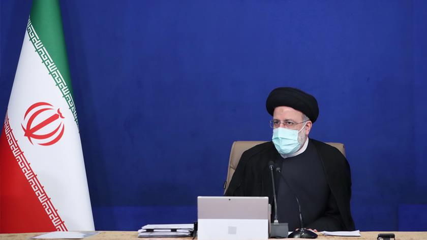 Iranpress: President stress more exchanges with neighbors