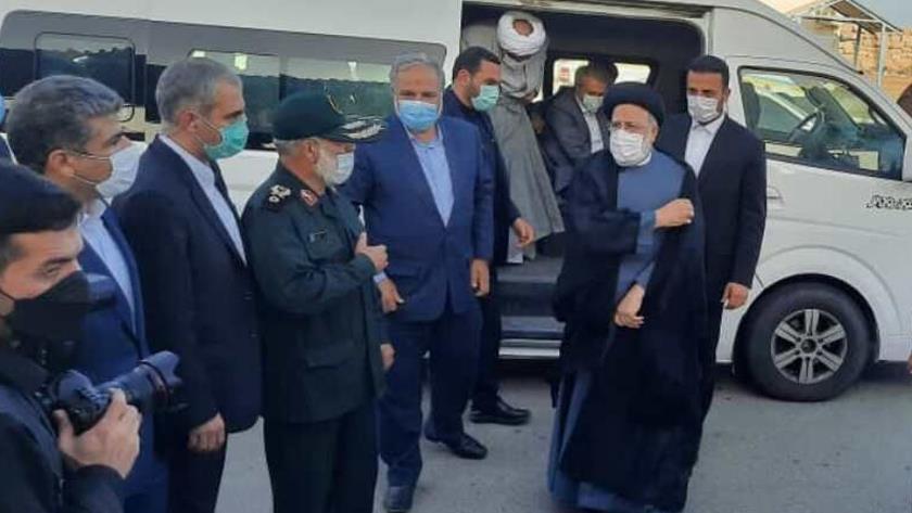 Iranpress: Raisi arrives in Chabahar on his second provincial trip