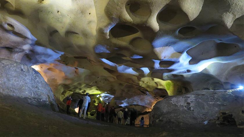 Iranpress: Karaftu cave, symbol of ancient caves of Iran
