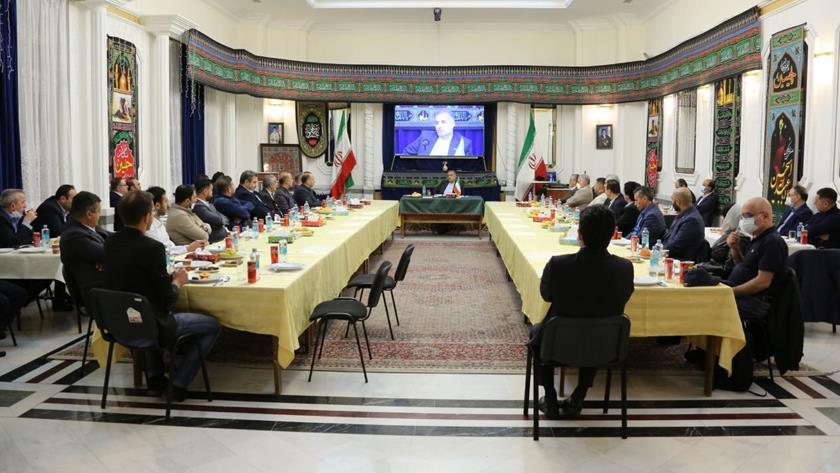 Iranpress: Economic activists play significant role in developing bilateral ties
