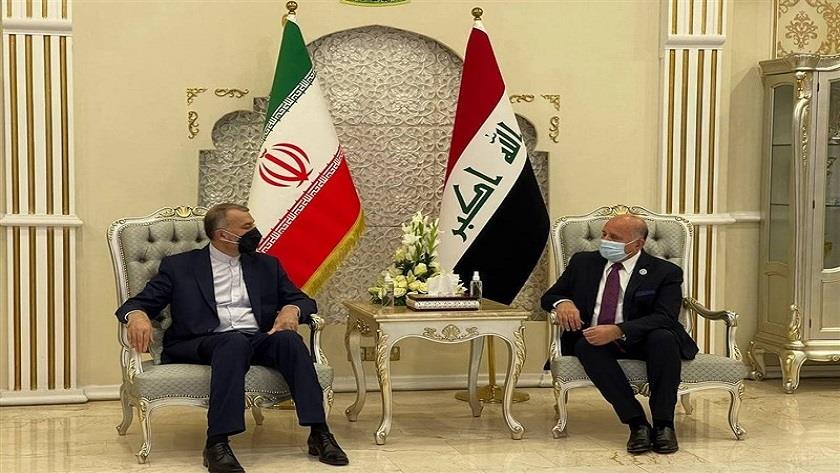 Iranpress: Iran, Iraq FMs hold phone conversation