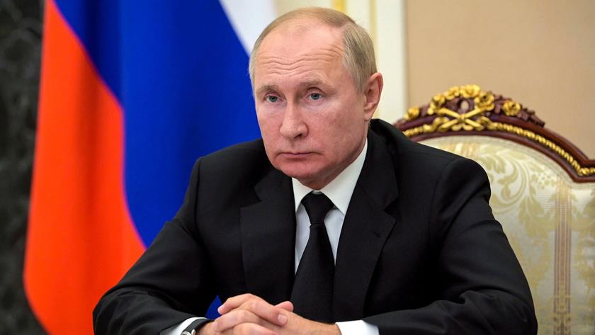 Iranpress: Putin self-isolates after acquaintances contract COVID-19