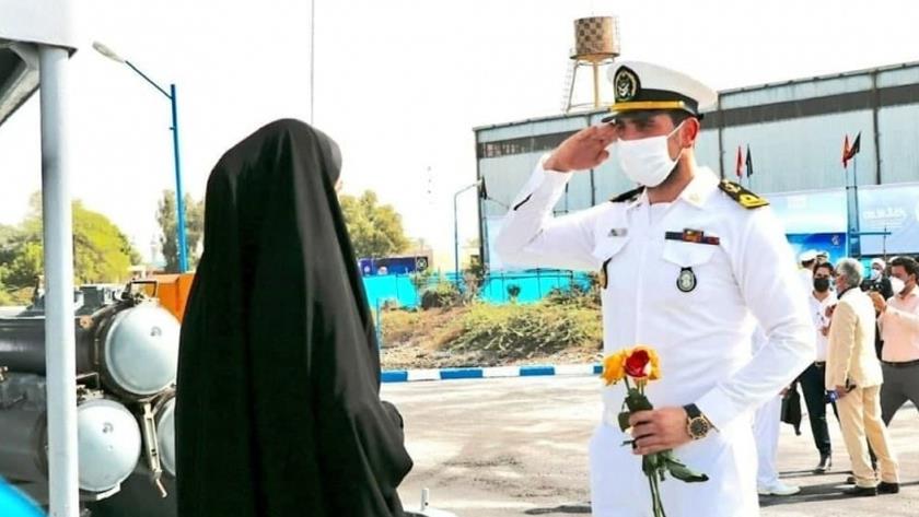 Iranpress: Iranian sailor gives salute to his wife after 133-day mission