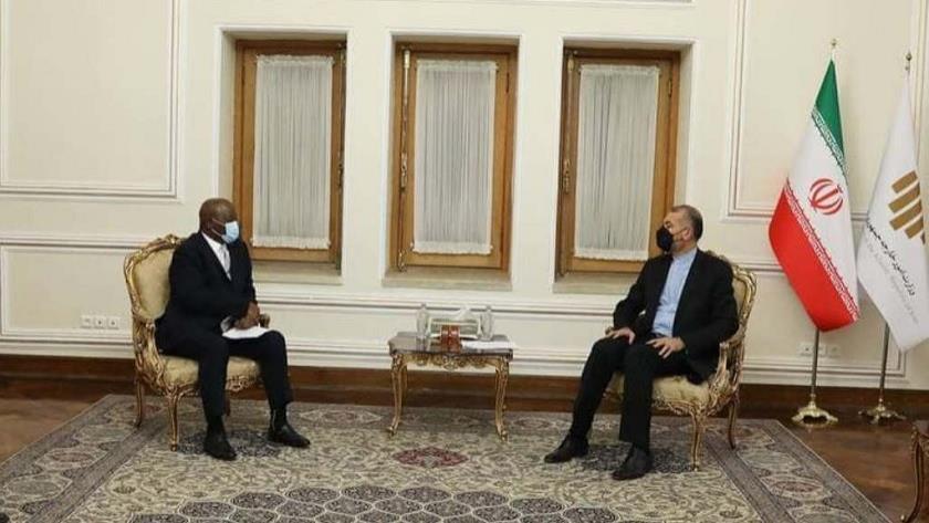 Iranpress: Iran, South Africa discuss ways for expanding ties