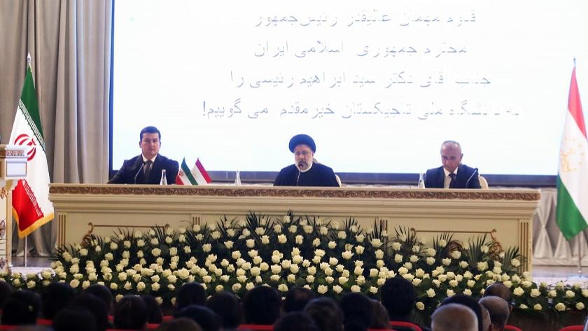 Iranpress: Relations between universities of Iran, Tajikistan should be further strengthened