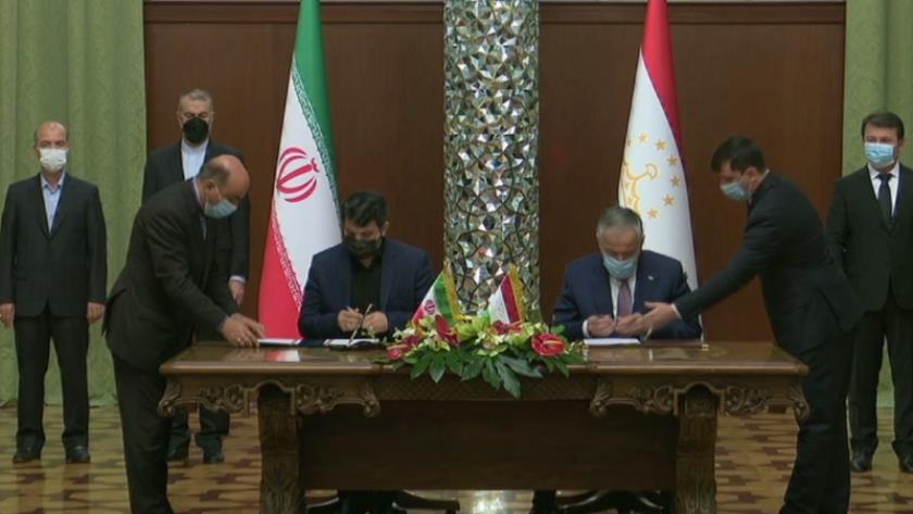 Iranpress: Iran, Tajikistan sign 8 agreements