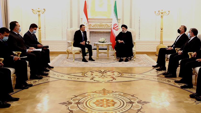 Iranpress: Raisi calls for implementation of Iran-Tajikistan agreements