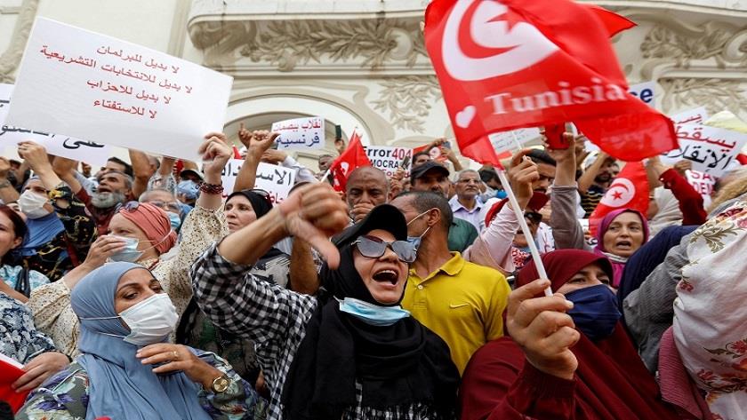 Iranpress: Tunisians protest against Qais Saeed