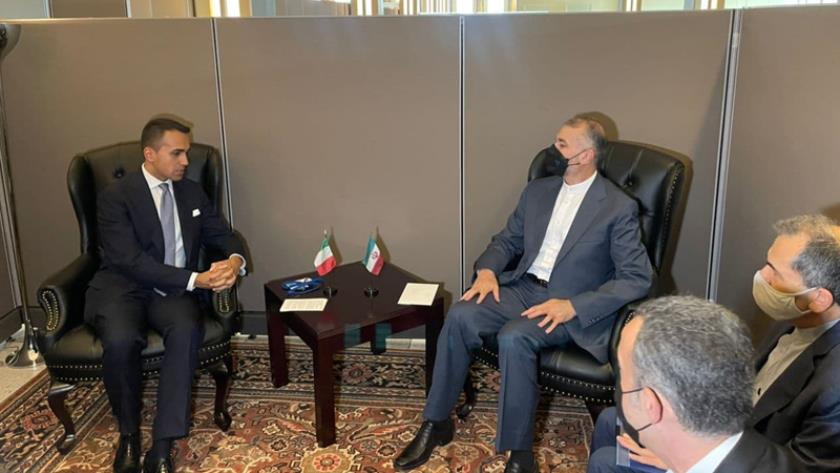 Iranpress: Iran, Italy foreign ministers, discuss expansion of bilateral relations