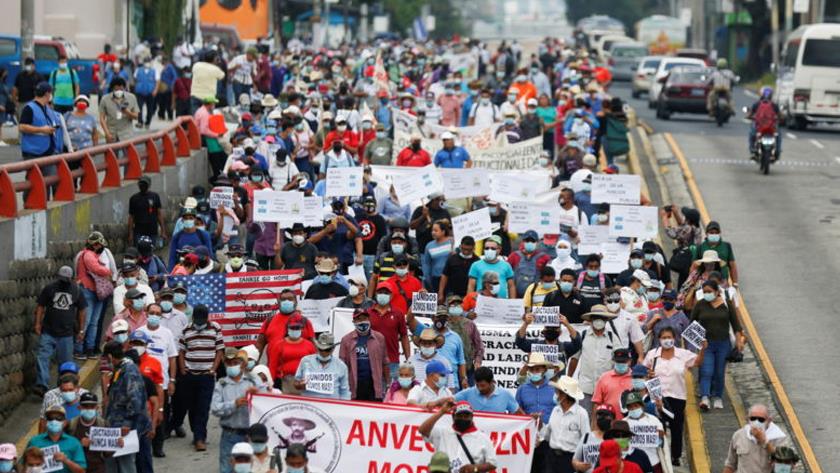Iranpress: Salvadorans protest against Bukele