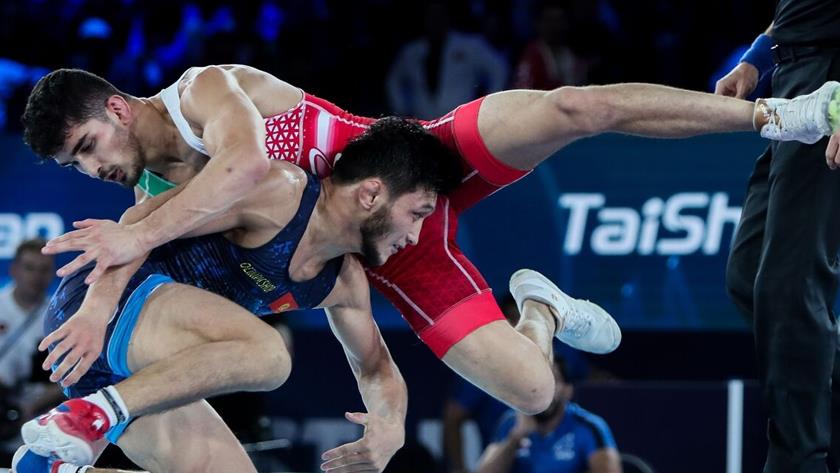 Iranpress: Iranian wrestlers snatch 3 silver medals 