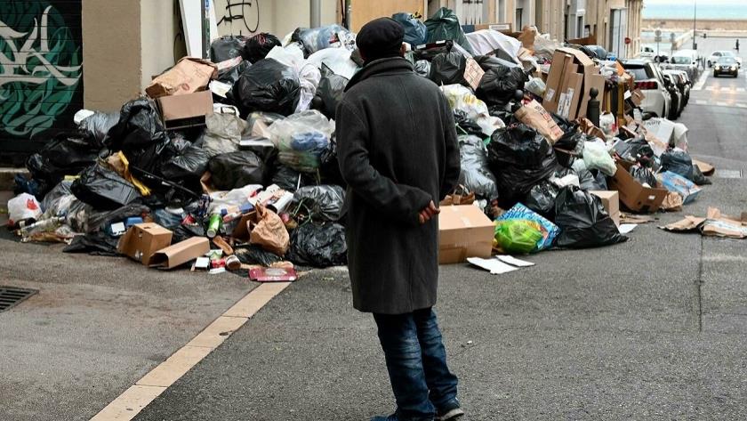 Iranpress: Floods and a bin strike left Marseille submerged in waste