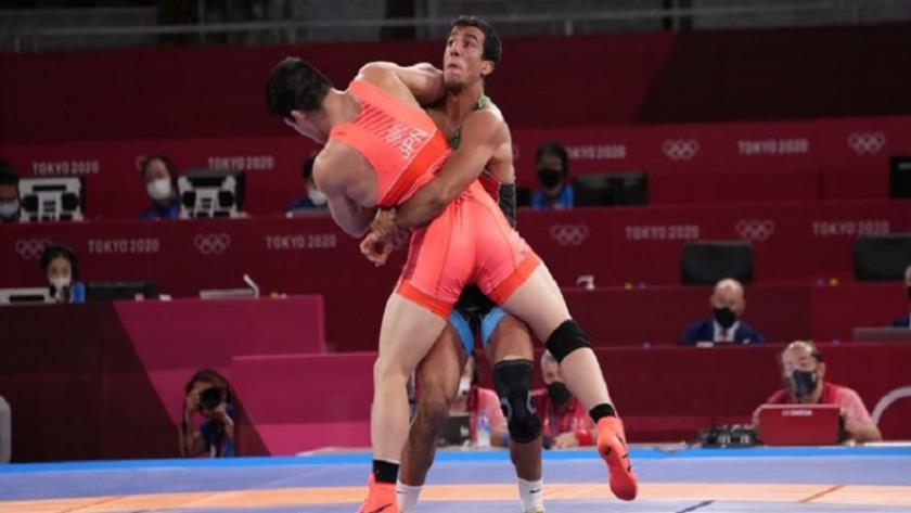 Iranpress: Iranian wrestlers snatch 2 bronze medals at World Wrestling Championships