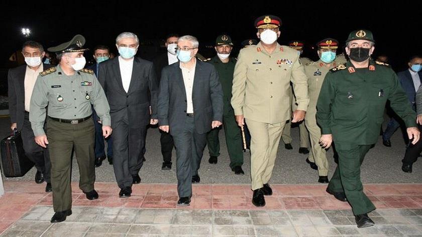 Iranpress: High-ranking Iranian military delegation arrives in Karachi