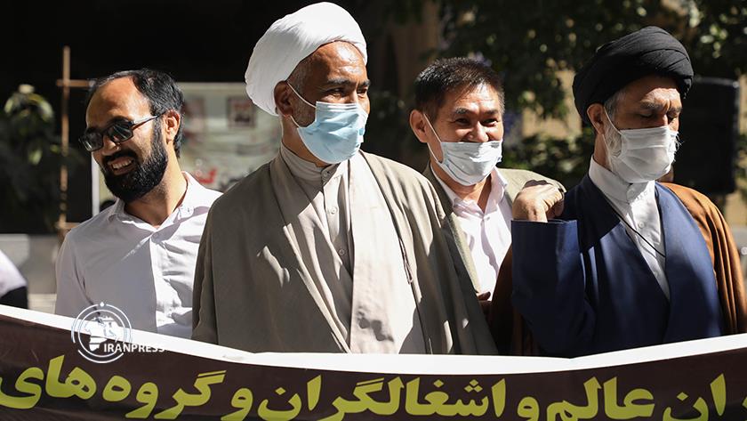 Iranpress: Iranian, Afghan Seminary students condemn killing of Afghan Shias
