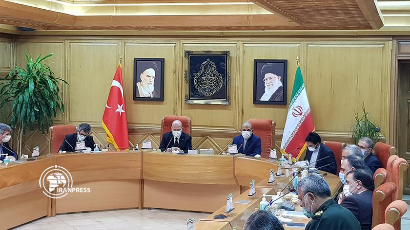 Iranpress: Iran, Turkey interior ministers discuss development of ties