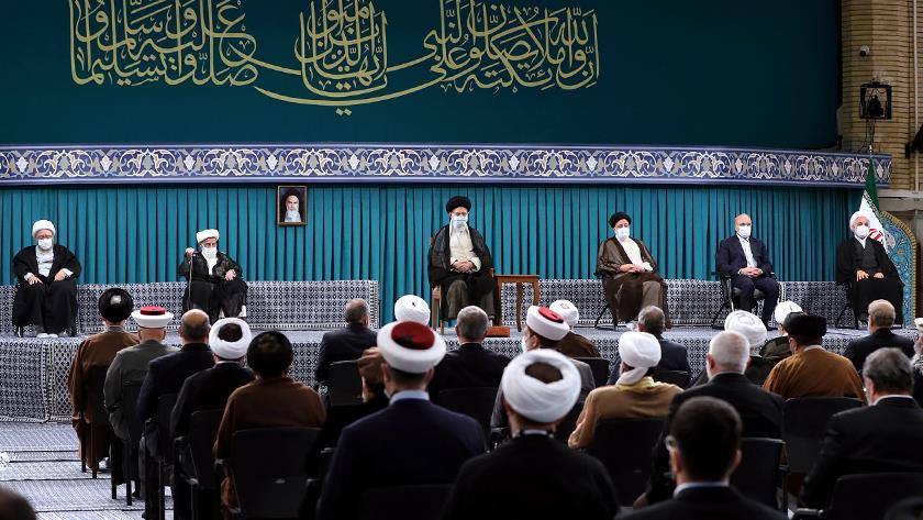 Iranpress: Islamic figures meet Ayatollah Khamenei