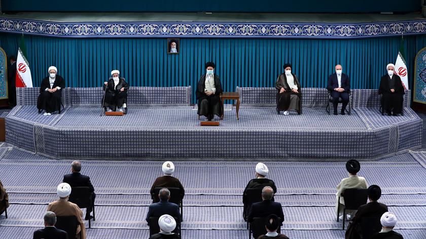 Iranpress: Leader calls for unity among Muslims for realization of new Islamic Civilization