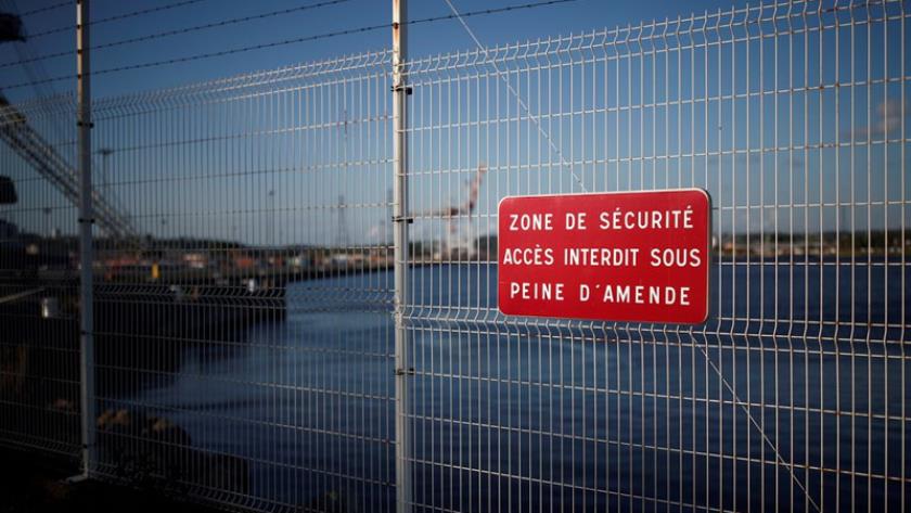 Iranpress: France seizes a British trawler in its territorial waters