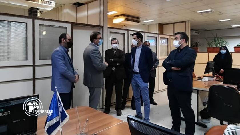 Iranpress: IRIB World Service director visits Iran Press 