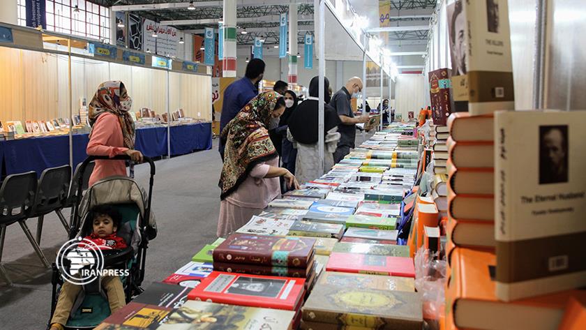 Iranpress: Kish Book Fair underway with over 300 Iranian publishers