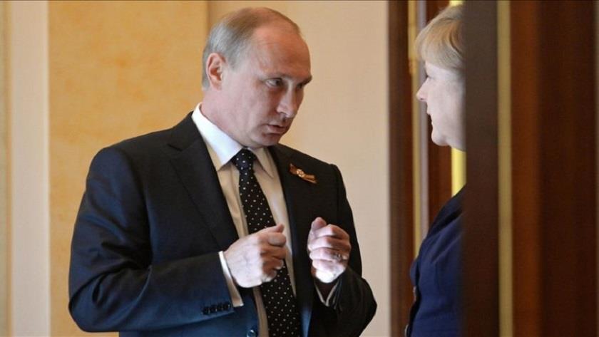 Iranpress: Putin warns Merkel over NATO actions in Black Sea