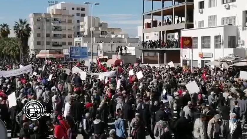 Iranpress: Tunisians protest against president