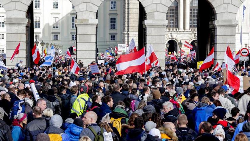 Iranpress: Austrians protest against upcoming COVID lockdown 