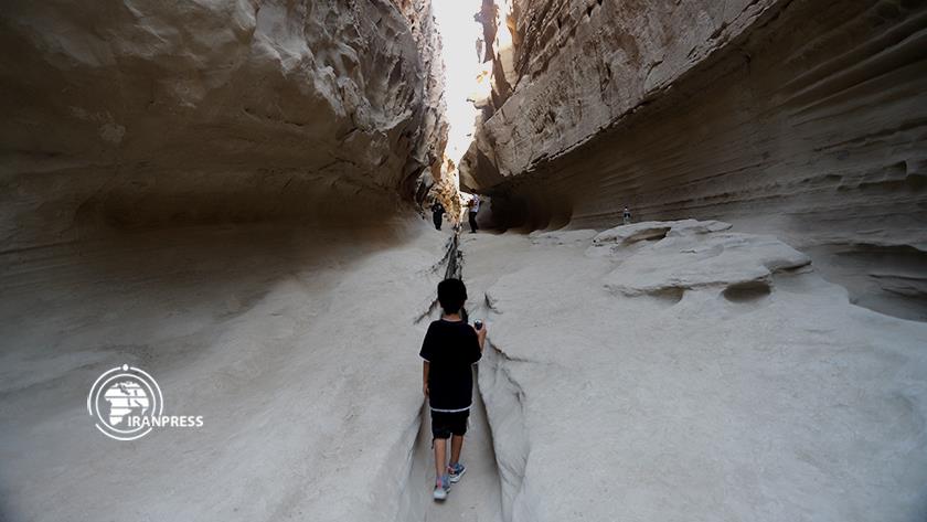 Iranpress: Walking through strange 100 meters deep canyon in S Iran