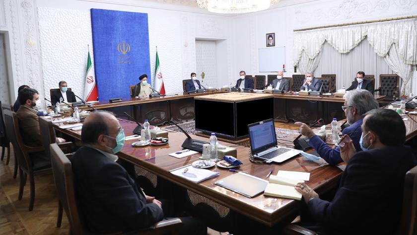 Iranpress:  Raisi calls on cabinet members to boost economic coordination 
