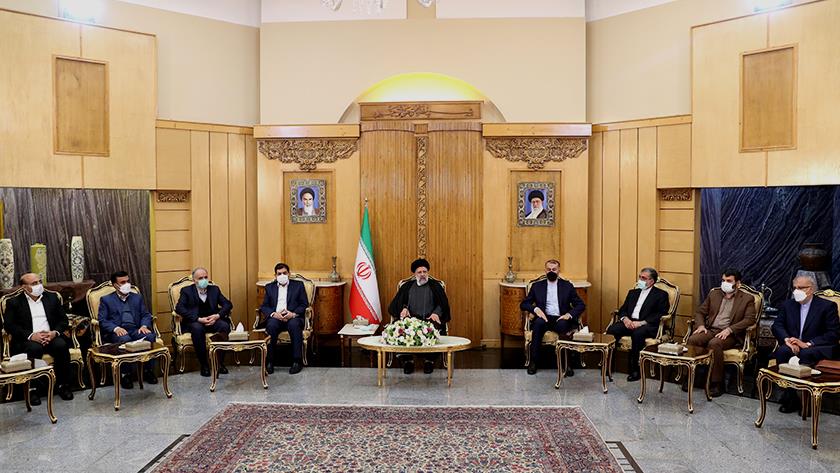 Iranpress: President Raisi arrives Tehran after two day visits in Ashgabat