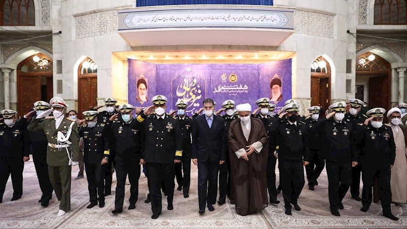 Iranpress: NAVY commanders renew their alliance with Imam Khomeini ideals