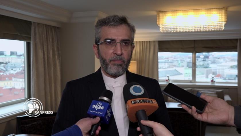 Iranpress: Iran gives Europeans two drafts on sanctions removal, nuclear commitments
