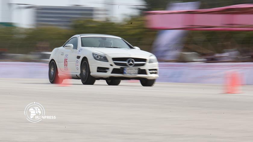 Iranpress: Drag car race held in Iran