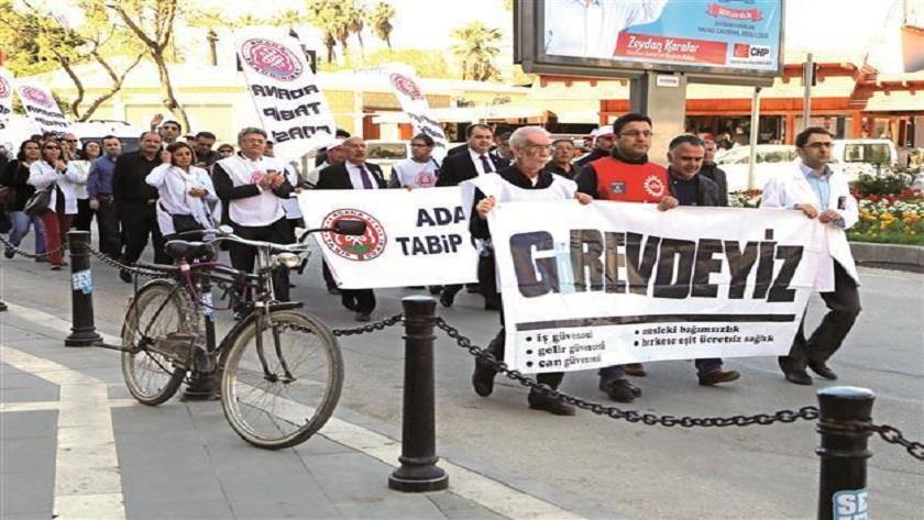 Iranpress: Turkish health workers go on strike amid economic crisis