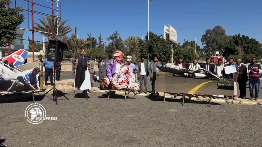 Iranpress: Yemeni airline staff gather at Sana