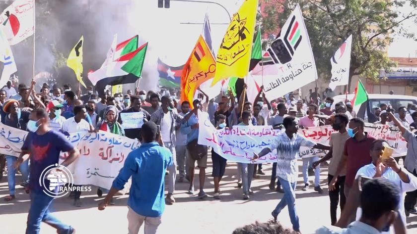 Iranpress: Sudanese stage protest against military rule