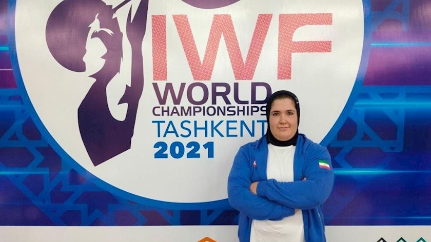 Iranpress: Iranian heavy weightlifter breaks national record in world championship