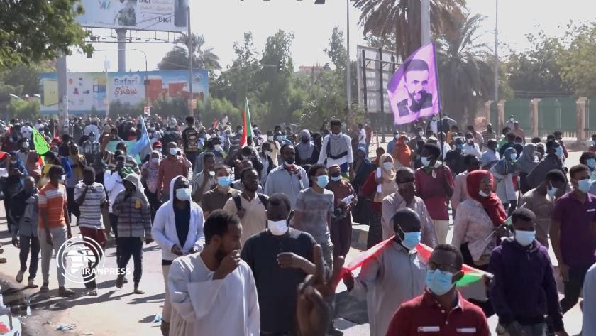 Iranpress: Police use violence against demonstrators in Sudan
