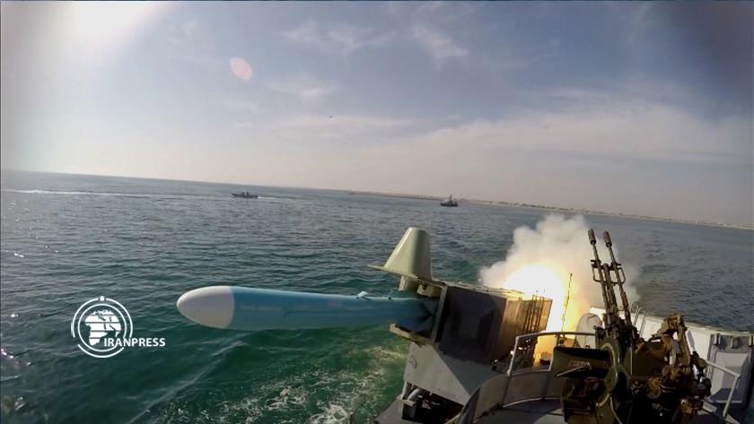 Iranpress: Second day of IRGC drill; Targeting fixed and mobile points on land and sea