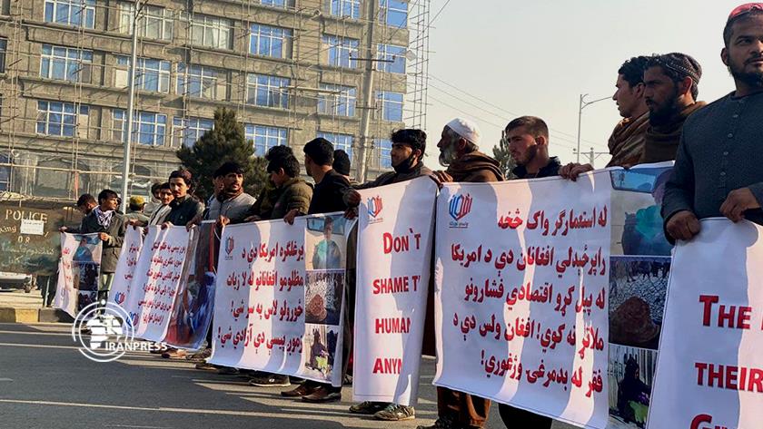 Iranpress: Afghans hold Anti-US rally in Kabul
