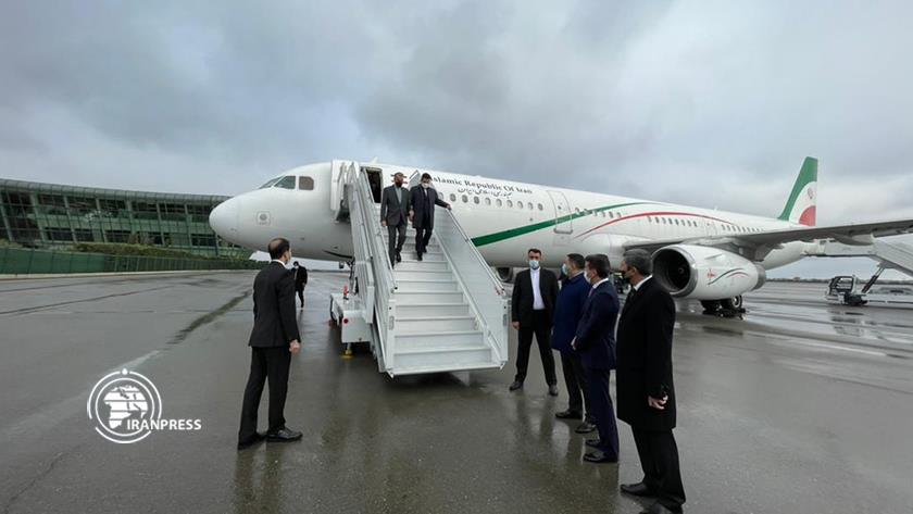 Iranpress: Iranian FM arrives in Baku