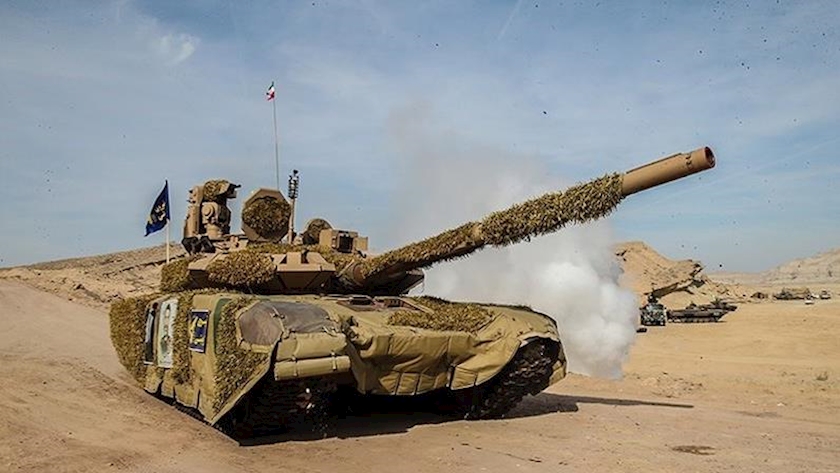 Iranpress: Iran puts into service new advanced homegrown tank